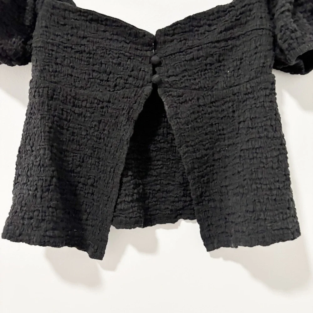 Shop‎ Neighbor Black Textured Top Womens Size Medium Crinkled Puff Sleeve Crop - Picture 4 of 9